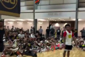 恢复到巅峰状态了？！欧文这1v1运球过人速度也太快了！